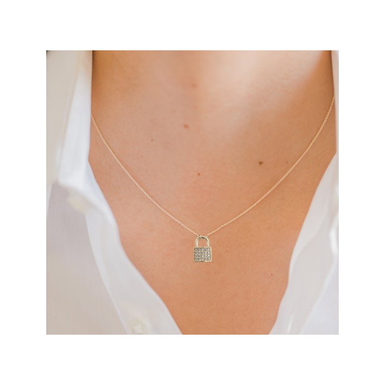 Collier cadenas plaqué or 18 carats avec des oxydes de zirconium serti Collier cadenas plaqué or 18 carats avec des oxydes de zirconium serti